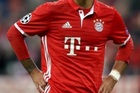 网页版-冲刺阶段突围战来临，拜仁慕尼黑围绕社区盾调整名单，气氛紧张，赛程密集仍需轮换-网页版